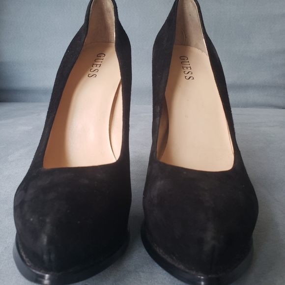 Sz 8 Guess Black Velvety Heels - Picture 6 of 11